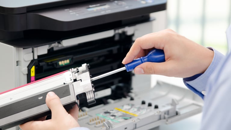 a person is holding a screwr and screwr in their hand