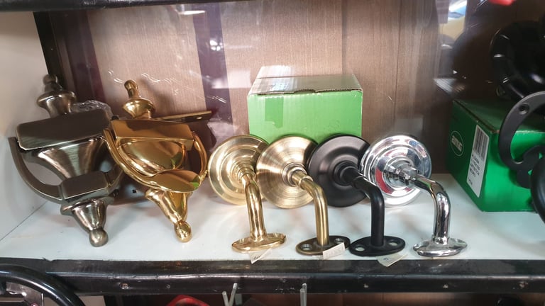 llamadores de puerta y soportes de pasamanos