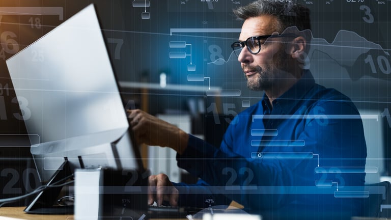 Gerente de Projetos Trabalhando com Diagrama de Gantt