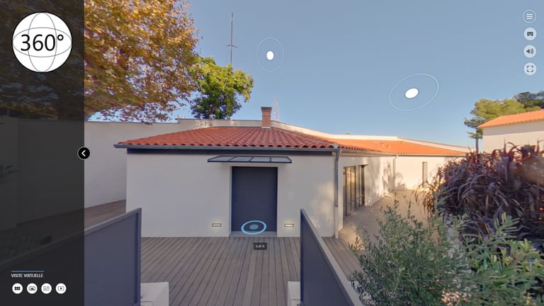 Visite virtuelle 360° immersive d’un loft moderne avec vue mer dans le 83