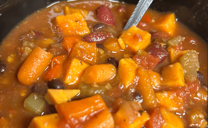 Veggie Chili in a bowl image - for FlavorfulBites wesbite dinner page.