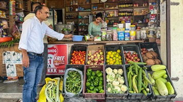Small Grocers shop in Himachal Pradesh with bokes of fresh vegetables in the front.