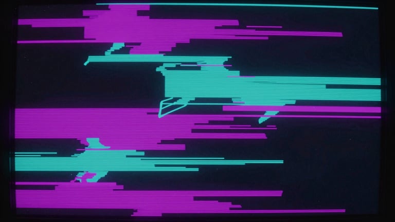 Gros plan sur un écran de terminal affichant des formes abstraites en mouvement, des traînées lumineuses floues, et des artefacts de glitch vidéo en magenta et cyan, éclairé par un néon intense, style photographie cyberpunk granuleux.