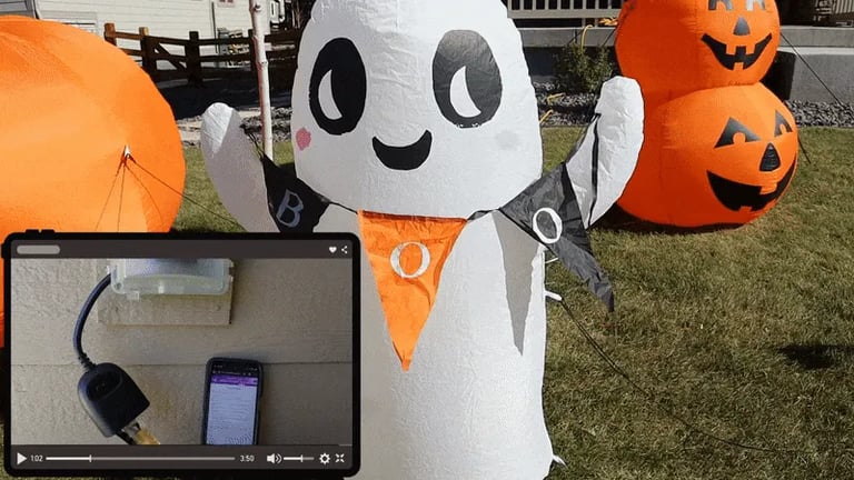 smart plug with inflatable ghost