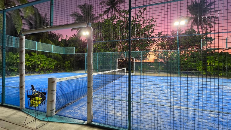 kudadoo maldives padel court