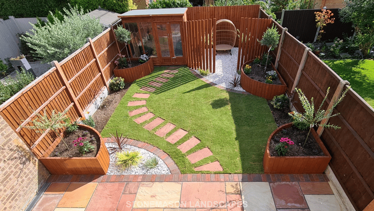 Designer Traditional Modern Circle & Curves Wooden Planters & Modern Screen With Summer House