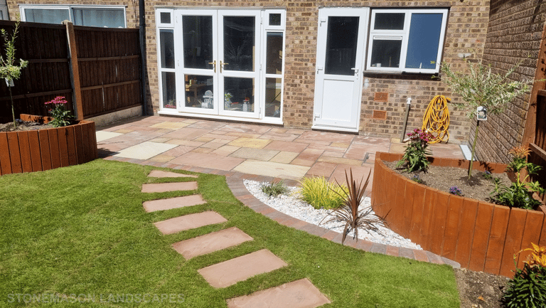 Designer Traditional Modern Circle & Curves Wooden Planters & Modern Screen With Summer House