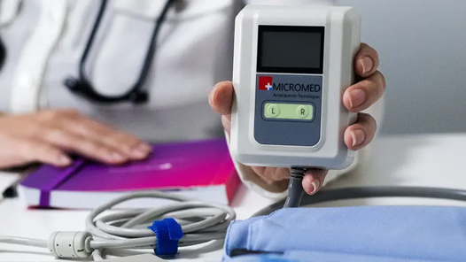 Monitoramento com Gravadores de MAPA e Holter da Micromed.