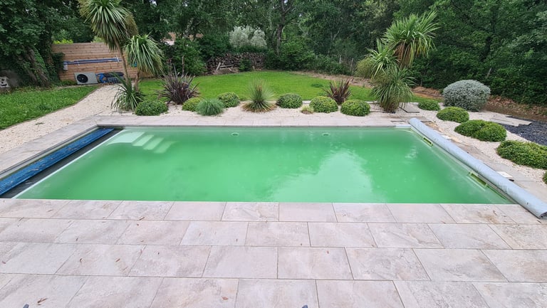 Piscine Trouble, floculation à Uzès