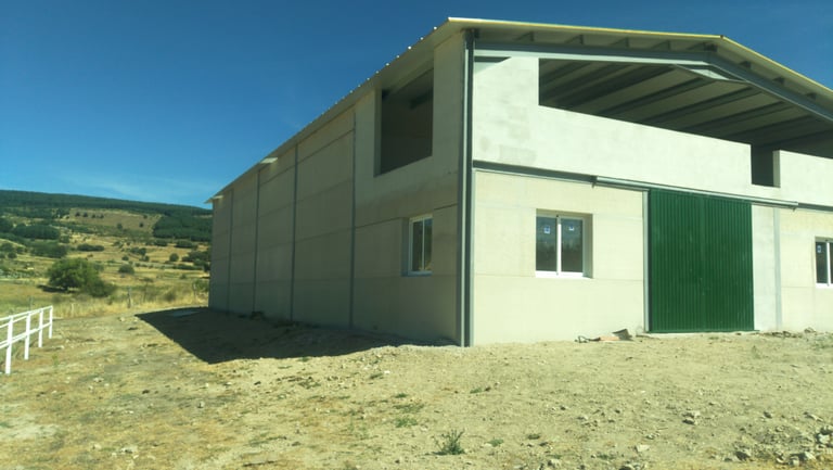 Proyecto de nave para caballos de centro equino de monta y doma.