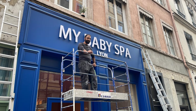 Installation enseigne My Baby Spa Lyon 6 - AVOSPUB