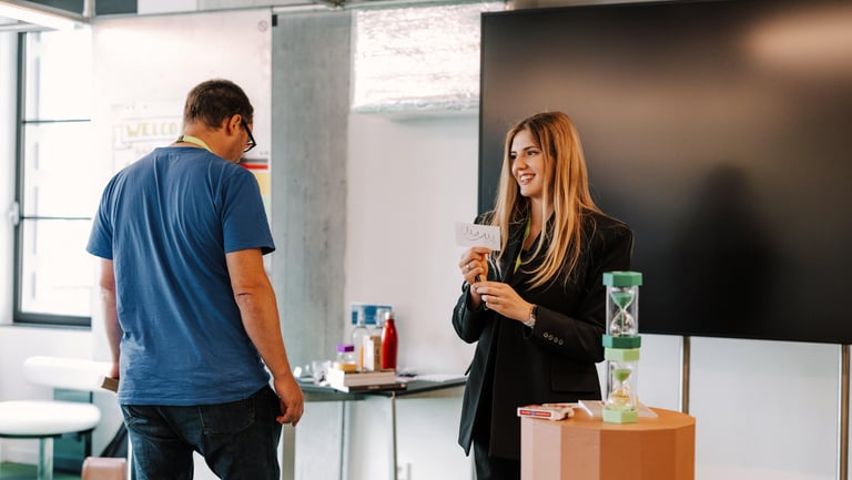 Bernadadeta Nikrevičė veda praktinius mokymus komandiniam darbui ir lyderystei