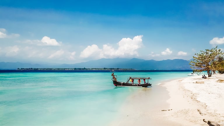 gili salos idiliškos žydras vanduo baltas smėlis