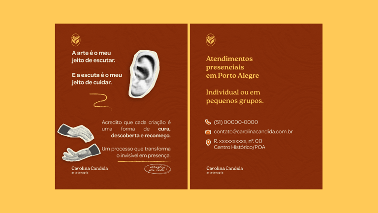 a pair of earphones with earphones on them