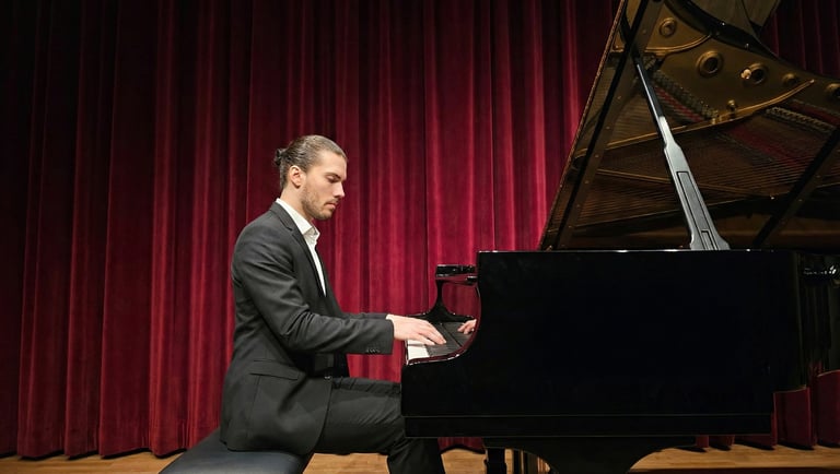 Thibault Lartigue professeur de piano à Saint-Pierre Réunion