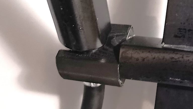 Support de pomme de douche réparé et renforcé par impression 3D