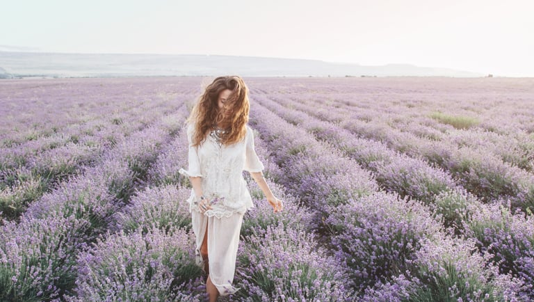 pessoa caminhando - equilibrio fisico e mental