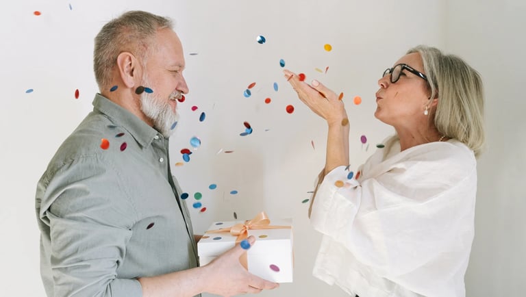 Un matrimonio celebra su aniversario de bodas de plata con un regalo personalizado.