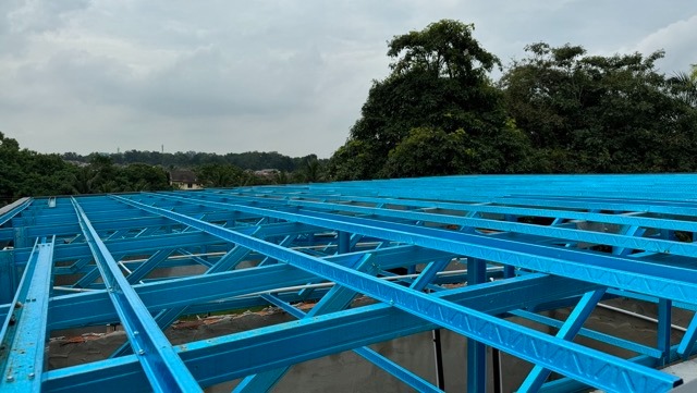 Shockwave Builders | Factory Construction | Metal Roof Trusses | Triangular frameworks