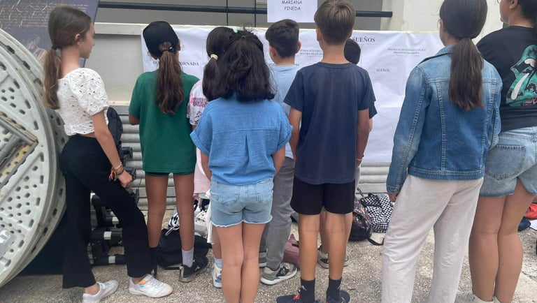 niños del colegio mariana pineda