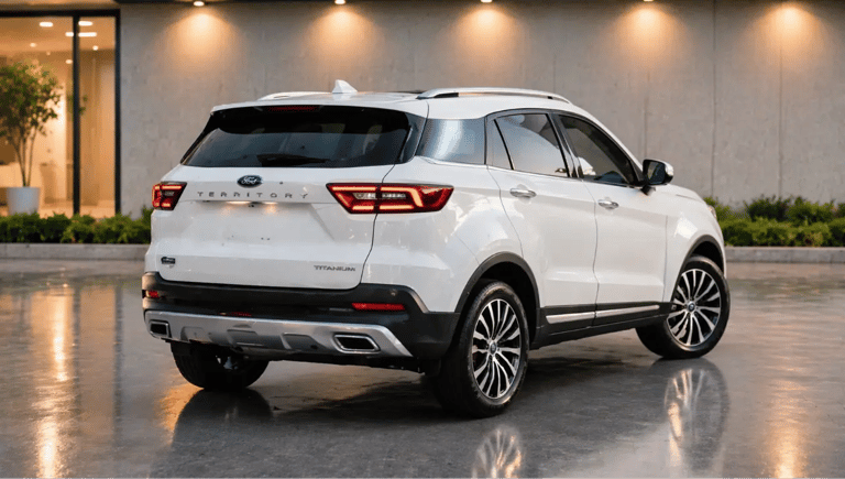 Ford Territory Titanium 2021 SUV médio visto de traseira lateral em ambiente estilo showroom