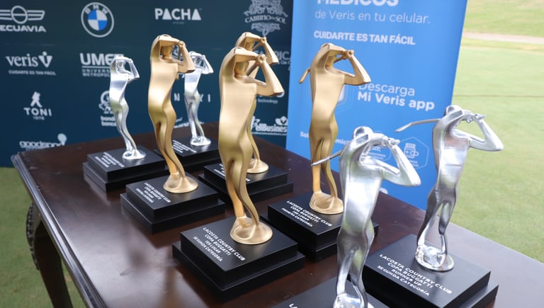 varios trofeos impresos en 3d