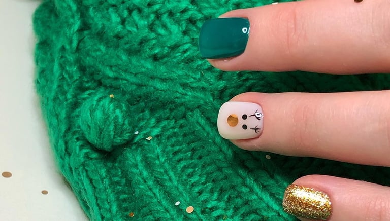 Klientės manikiūras su geliniu lakavimu