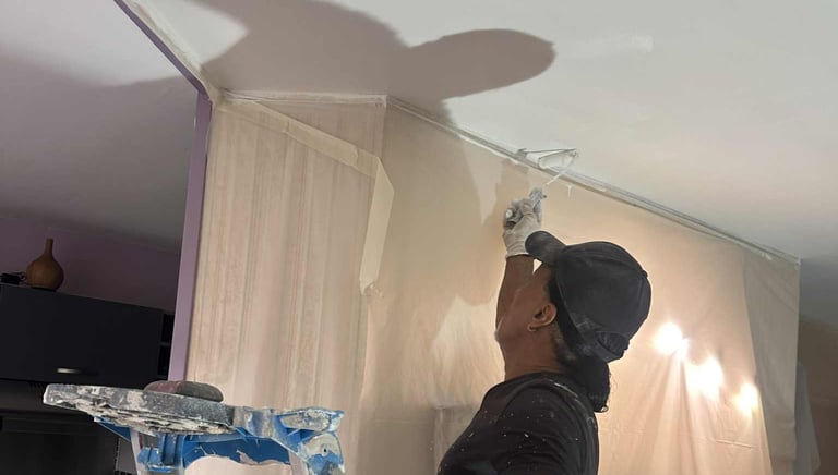 Peinture intérieure plafond et murs réalisée par artisan peintre – travaux de rénovation