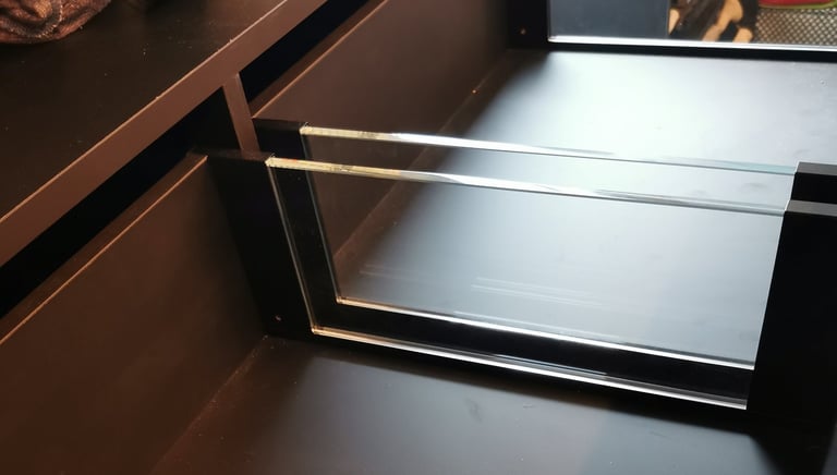 des côtés de tiroirs vitrés pour plus de clartés et de modernité