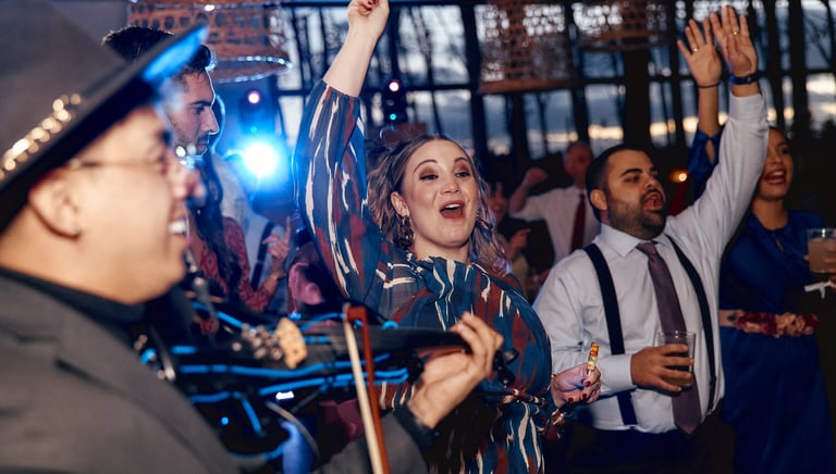Mauro Ruiz, violinista profesional, creando experiencias musicales elegantes y sofisticadas en bodas