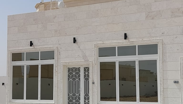 نوافذ UPVC عازلة للحرارة والصوت