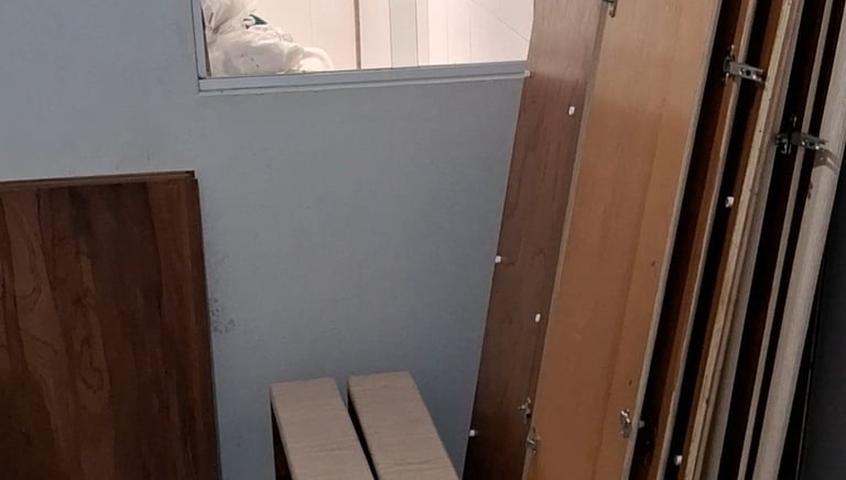 imagem de uma guarda roupa desmontado
