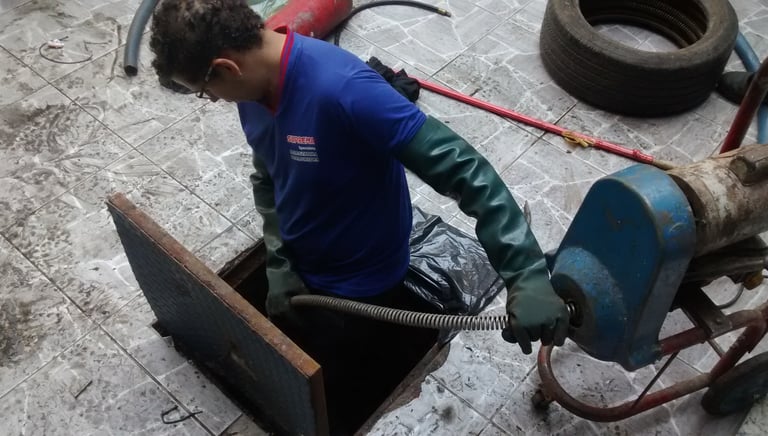 desentupimento em caixa de gordura