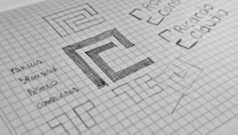 Sobre una hoja de cuadros, un dibujo de una forma cuadrada en combinación con otra forma cuadrada