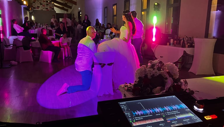 Mariage dans le var en petit comité dans une salle de réception de domaine et de chateau jarretière