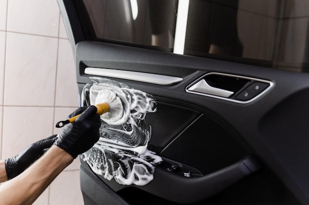 Nettoyage intérieur de porte voiture à domicile