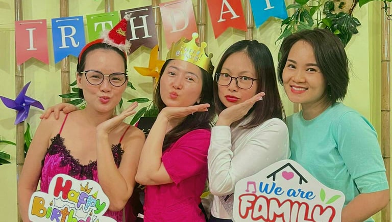 Chúc mừng sinh nhật khách yêu tại Ốc Dì Toàn - quán ốc ngon Bình Thạnh