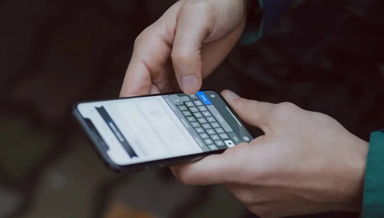 communication-voyageurs-airbnb-smartphone-conciergerie.png
