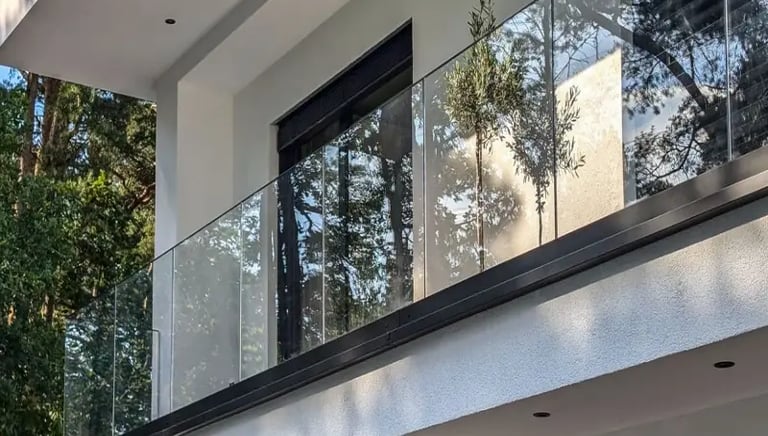 Glass balustrade installation