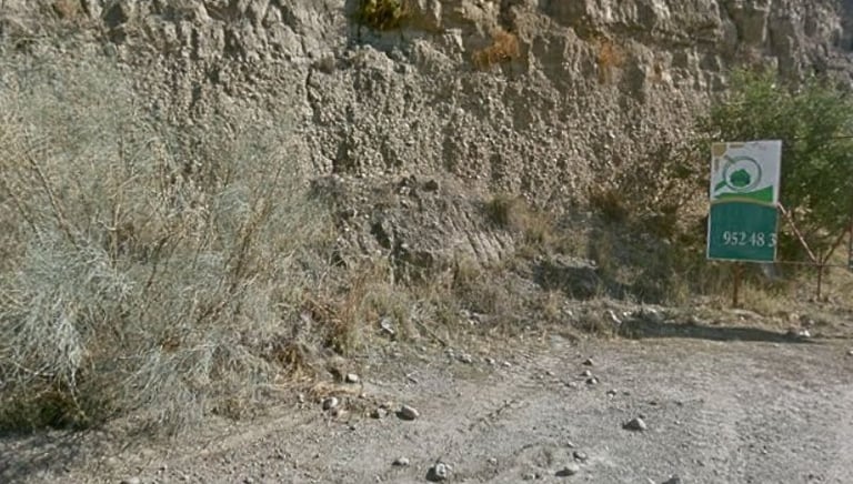 Llano en un camino de tierra utilizado como punto de encuentro para el barranco Castillejos de Luna
