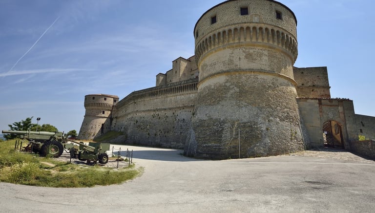 Rocca di confine San Leo, Rocca medioevale provincia di Rimini, entroterra romagnolo