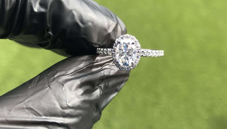 Vista Superior Anillo de Compromiso Moissanita Halo 14k