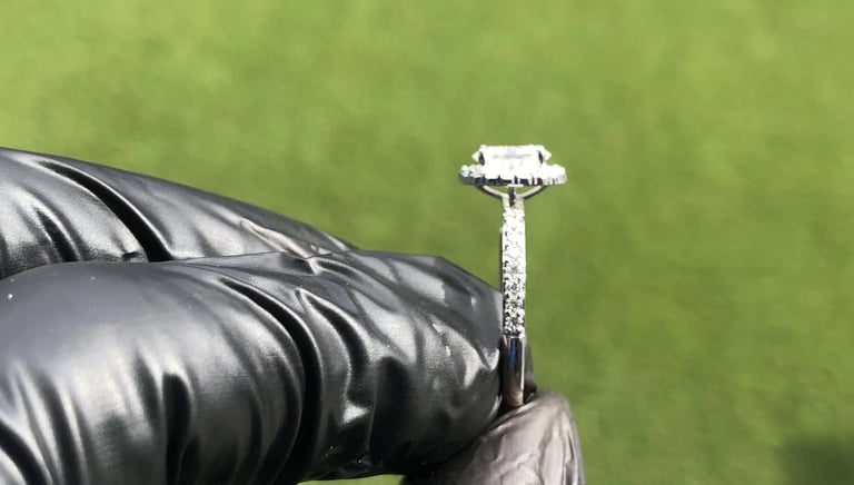 Vista Lateral Anillo de Compromiso Moissanita Halo 14k