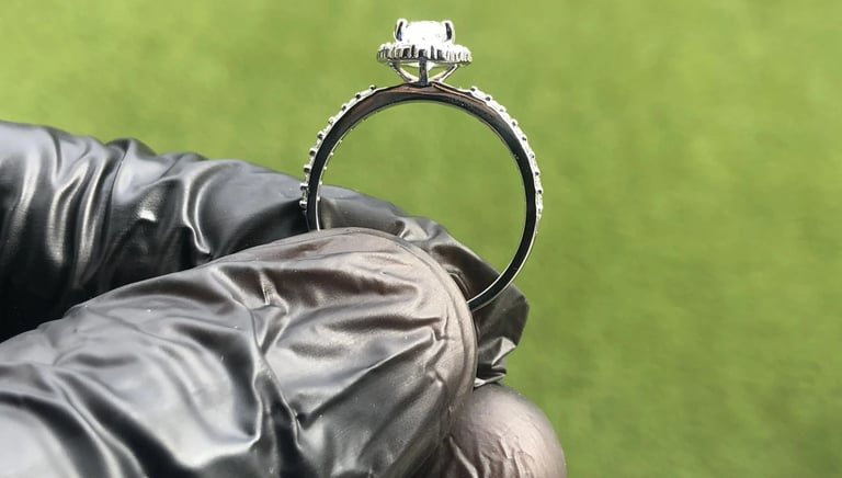 Vista Frontal Anillo de Compromiso Moissanita Halo 14k