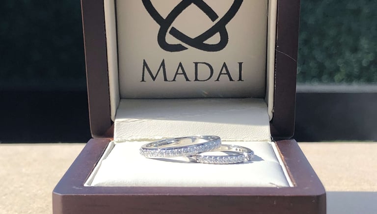 Par de Churumbelas de Oro Blanco y Diamantes 14k en estuche