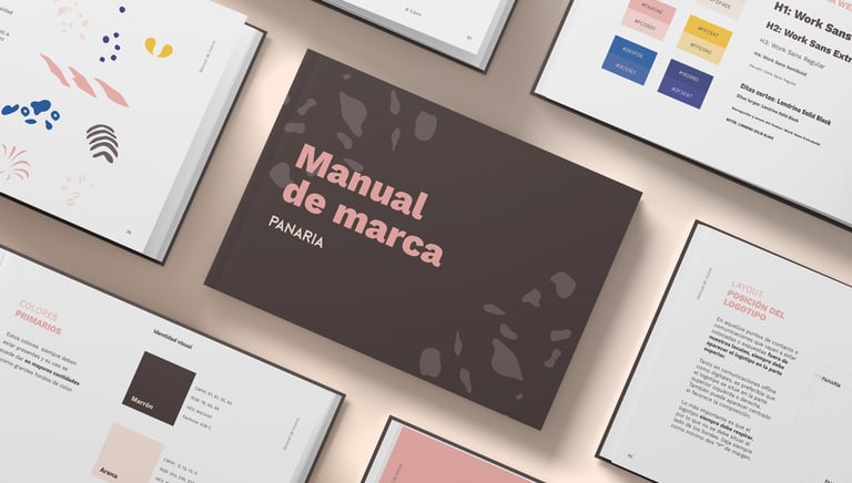 Imagen mostrando distintas páginas del manual de marca de Panaria
