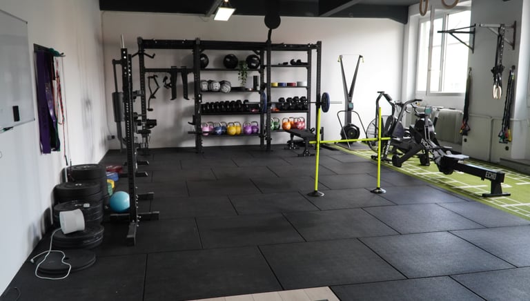 a gym room with a gym equipment rack and a gym equipment rack in Bielefeld