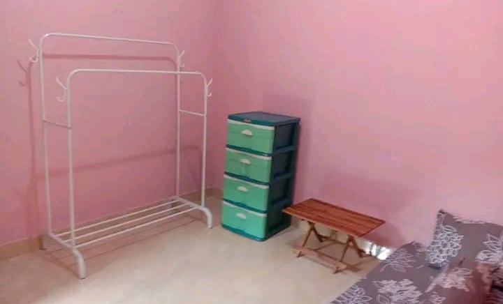 Kost Putri Abadi Tlogo menawarkan tempat tinggal nyaman dan aman, dekat dengan kampus UMY