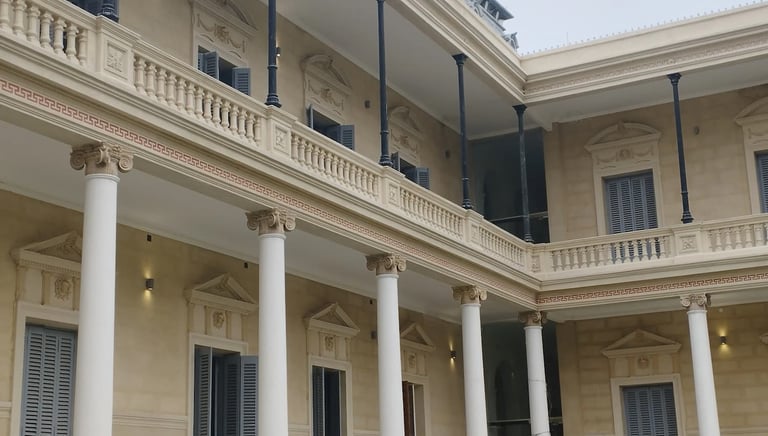Fachada de los bańos del ala norte de la Facultad de Derecho de Rosario restaurada por Almapiedra. 