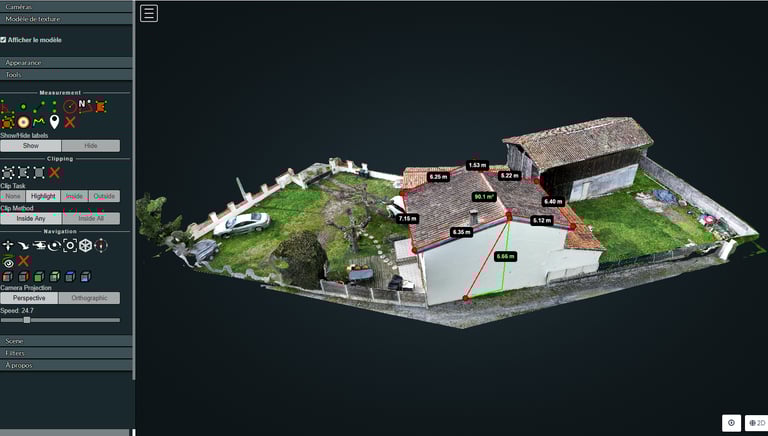photogrammétrie 3D montrant des mesures précises du toit et un relevé numérique d'une maison